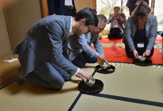 フライブルグ市長＆代表団を淡交会の皆さんとお茶会