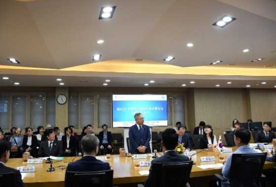 「松山市と台湾・台北市は、友好交流協定10周年、韓国・平澤市は友好都市提携20周年の節目を迎えた。市議会代表として松山市長及び本市代表団、経済訪問団と訪問