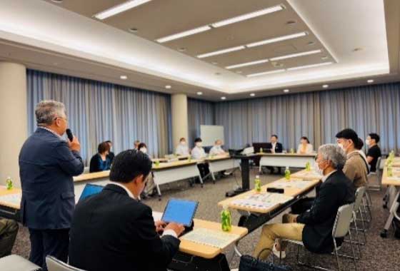 塩崎代議士と共に定期的な福祉関係者との勉強会