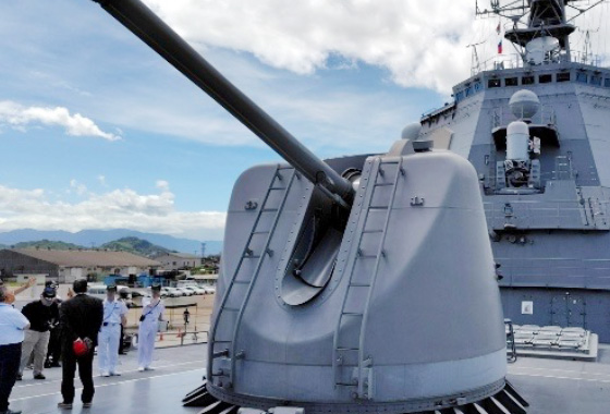 護衛艦こんごう特別見学　防衛力強化、隊員の処遇改善が必要